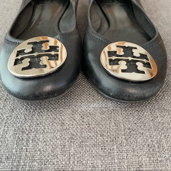 Tory Burch black medallion flats 8.5 - Picture 2 of 4